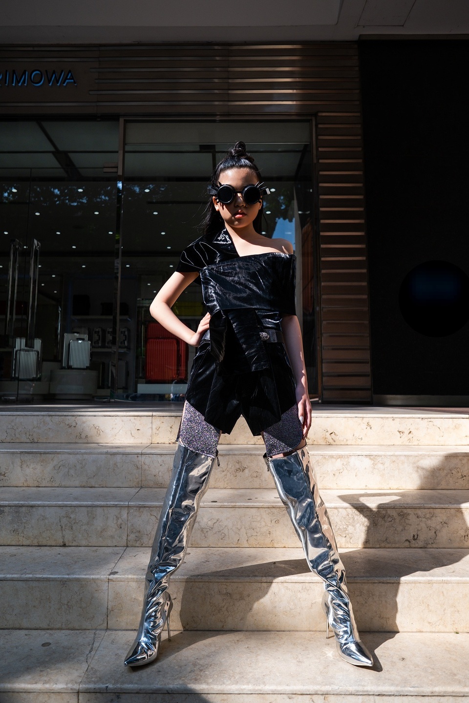 Mẫu nhí Minh Anh khoe thần thái cá tính - 6 Mẫu nhí Minh Anh khoe thần thái cá tính - 6