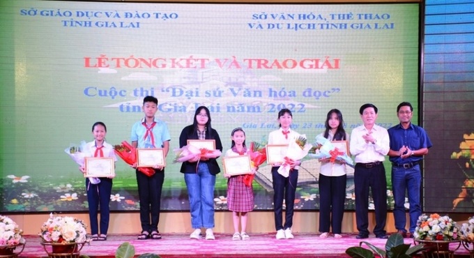 Các cá nhân xuất sắc đạt giải tại cuộc thi “Đại sứ Văn hóa đọc tỉnh Gia Lai” năm 2022. Ảnh baogialai.com.vn