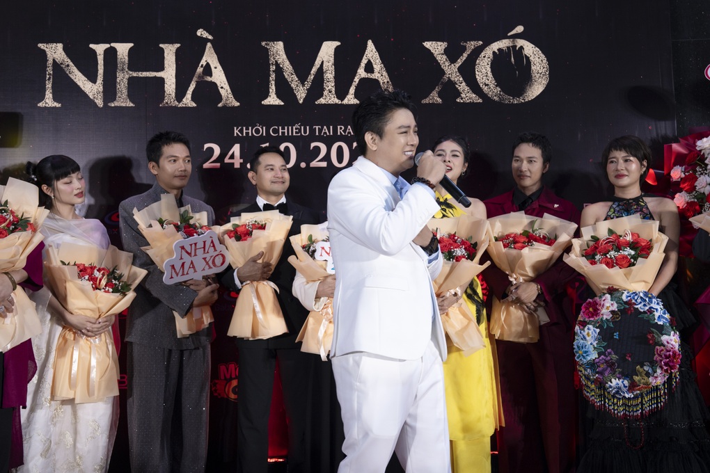 Huỳnh Đông hiếm hoi xuất hiện, gây chú ý khi có cảnh nóng với Vân Trang - 2 Huỳnh Đông hiếm hoi xuất hiện, gây chú ý khi có cảnh nóng với Vân Trang - 2