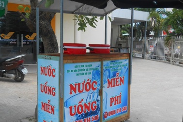 Tủ nước nghĩa tình của đội xe ôm cứu thương