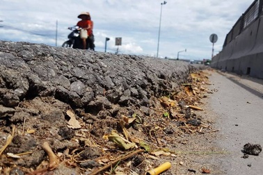 Quốc lộ 1A hằn lún, nứt nẻ và lồi lõm