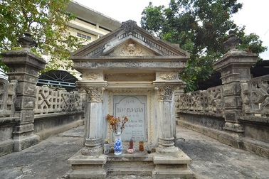 "Mục sở thị" ngôi mộ trăm tuổi kiểu Châu Âu ở ngoại thành Sài Gòn