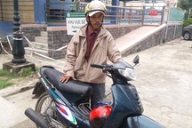 Bố chạy xe ôm nhặt nhạnh từng đồng cứu con nguy kịch vì tai nạn giao thông