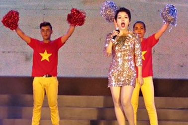 Kiều bào trẻ hướng về biển đảo quê hương