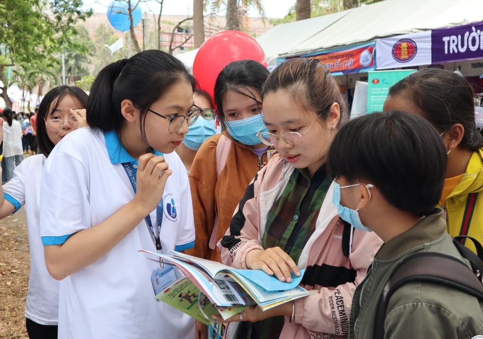 ĐH ở Sài Gòn chi 32 tỷ cấp học bổng toàn phần cho học sinh đạt điểm cao - 1 ĐH ở Sài Gòn chi 32 tỷ cấp học bổng toàn phần cho học sinh đạt điểm cao - 1