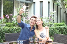 Dương Quốc Hưng “say nắng” hotgirl người Ukraine