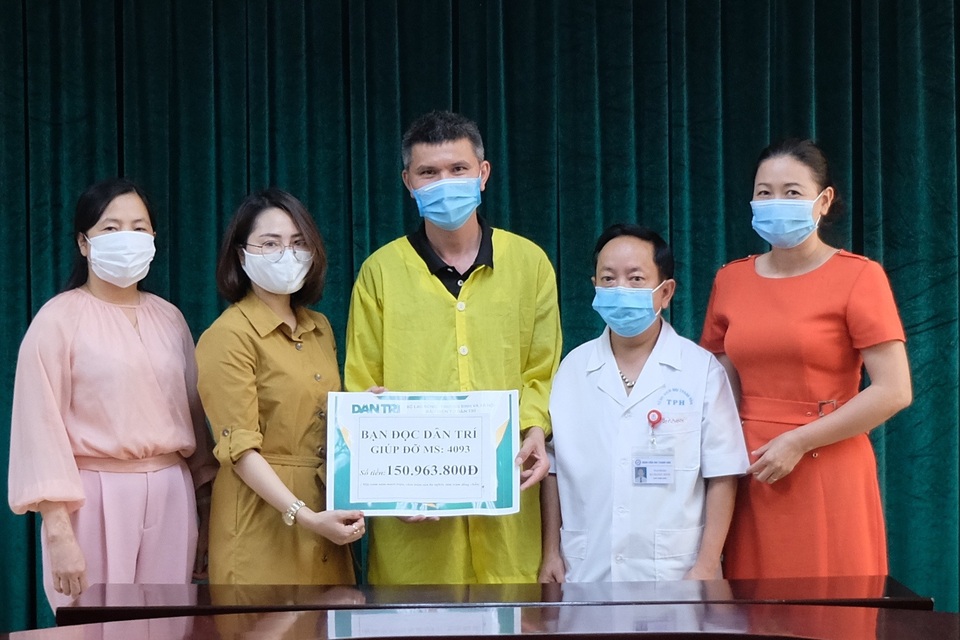 Bạn đọc giúp đỡ người cha 4 năm cùng con ở viện hơn 200 triệu đồng - 2 Bạn đọc giúp đỡ người cha 4 năm cùng con ở viện hơn 200 triệu đồng - 2