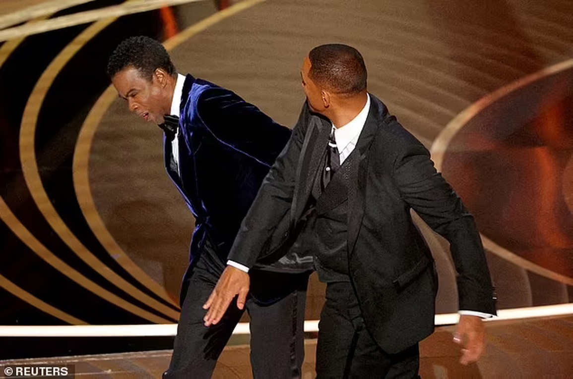 Jada Pinkett-Smith tái xuất sau khi chồng tát đồng nghiệp tại giải Oscar - 2 Jada Pinkett-Smith tái xuất sau khi chồng tát đồng nghiệp tại giải Oscar - 2
