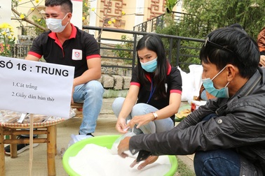 Ấm áp "Phiên chợ Tết 0 đồng" cho người nghèo tại Hội An