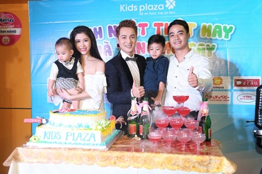 Gia đình Đăng Khôi - Thủy Anh dự sự kiện sinh nhật 2 tuổi Kids Plaza Hồ Chí Minh