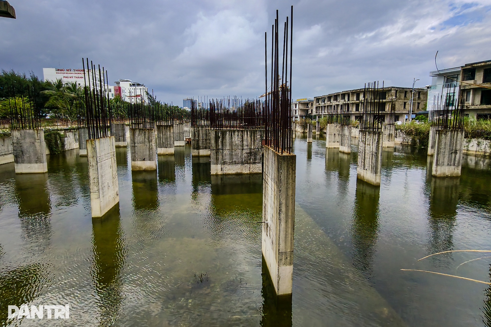 Vẻ hoang tàn bên trong siêu dự án lấn biển liên quan đến Vũ Nhôm - 10