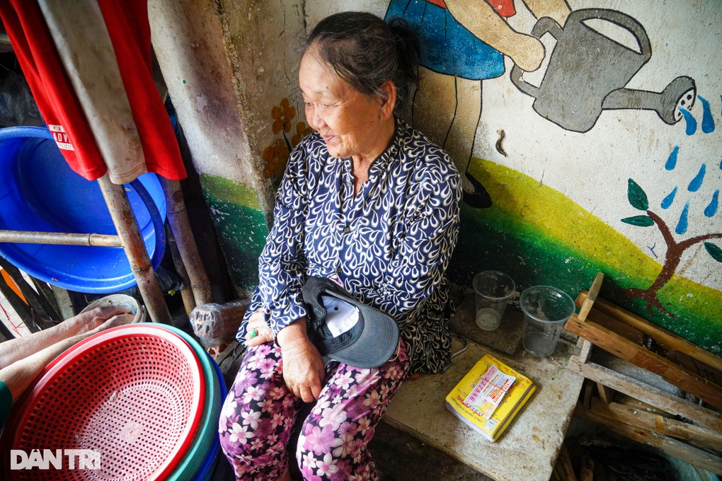 Những phận người khốn khổ ở xóm nghèo tập thể tại TPHCM - 4 Những phận người khốn khổ ở xóm nghèo tập thể tại TPHCM - 4
