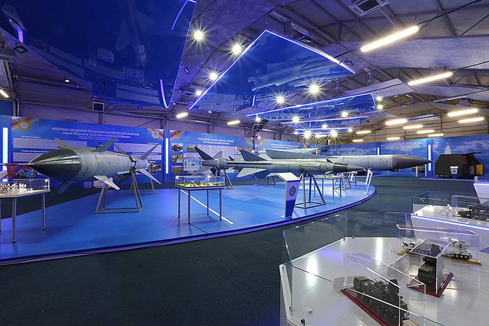 Choáng ngợp dàn khí tài quân sự khủng trong công viên Ái quốc của Nga - 3 Choáng ngợp dàn khí tài quân sự khủng trong công viên Ái quốc của Nga - 3