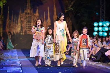 Thùy Chi, Ngọc Hân song ca “Chú ếch con” cùng các thiên thần Ý