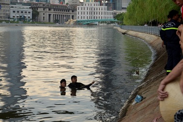 Mất mạng vì tắm kênh sau bữa nhậu