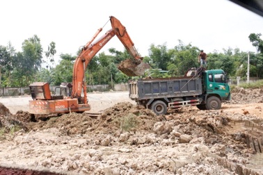 Vụ doanh nghiệp “móc ngoặc” để trục lợi: Đình chỉ dự án, kiểm tra lượng đất bán để xử lý