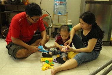 Công nhân đứt ruột xa con