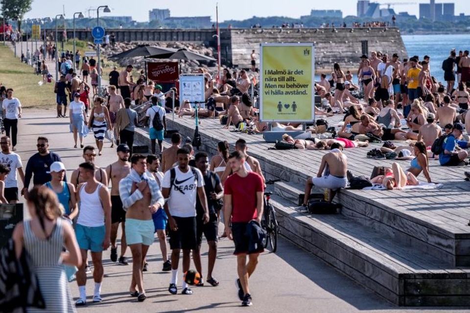 Thụy Điển “hại đơn, hại kép” vì chiến lược chống Covid-19 khác biệt - 1