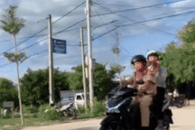 Thí sinh ngủ quên được cảnh sát đến nhà đánh thức