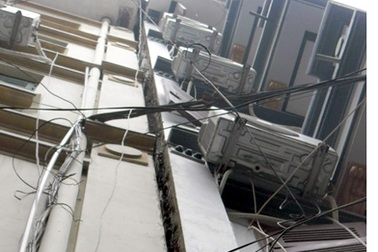 Nhà nghiêng được cấp lại điện, sẵn sàng chờ "thần đèn"