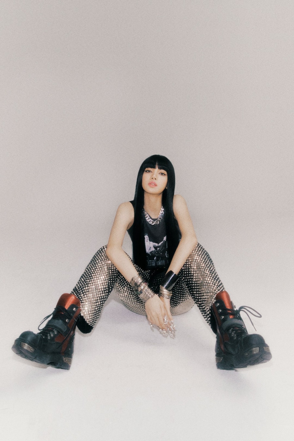 Lisa (Blackpink) phá loạt kỷ lục với album solo đầu tay - 4 Lisa (Blackpink) phá loạt kỷ lục với album solo đầu tay - 4