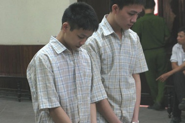 Gây án mạng từ một... cú huých vai