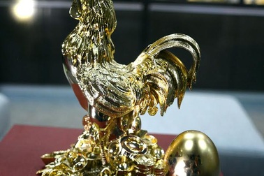 Tết Đinh Dậu, gà mạ vàng rơi vào "tầm ngắm" của dân... "sang chảnh"