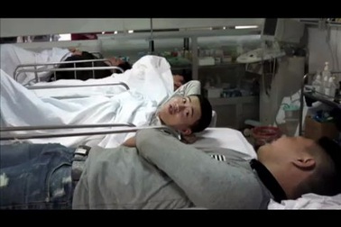 Xe khách mất lái lao xuống ruộng, 8 người nhập viện.