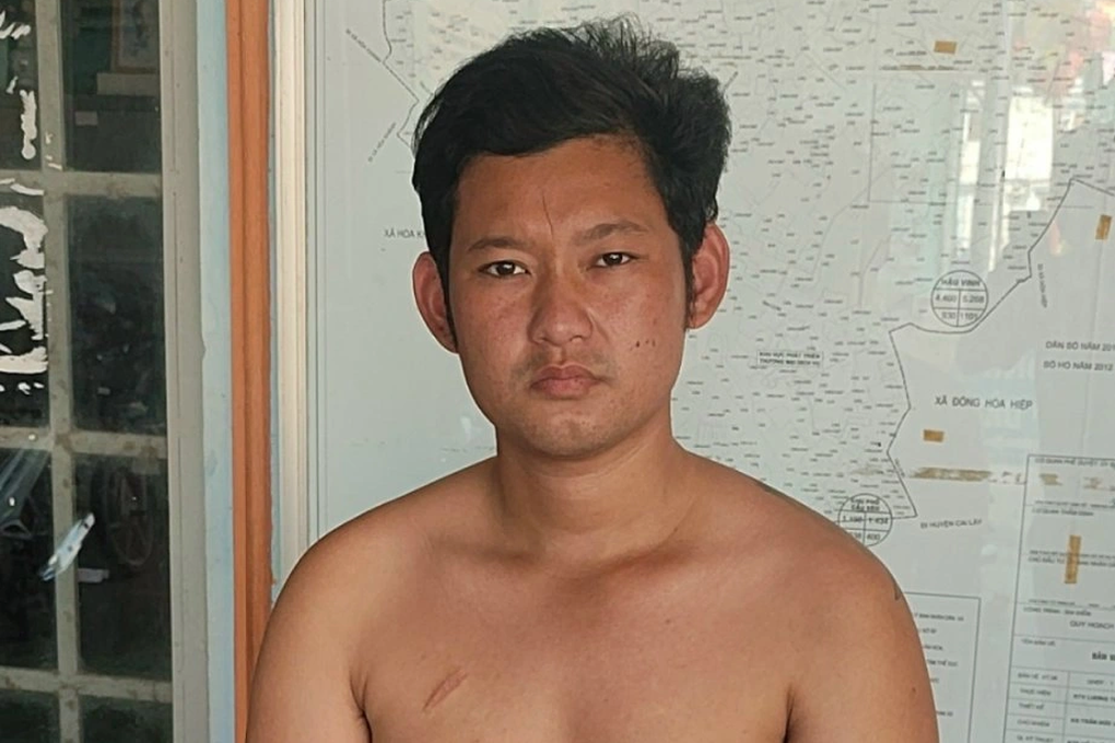 Tạm giữ kẻ nghi ngáo đá ném bé trai 3 tuổi xuống kênh - 1