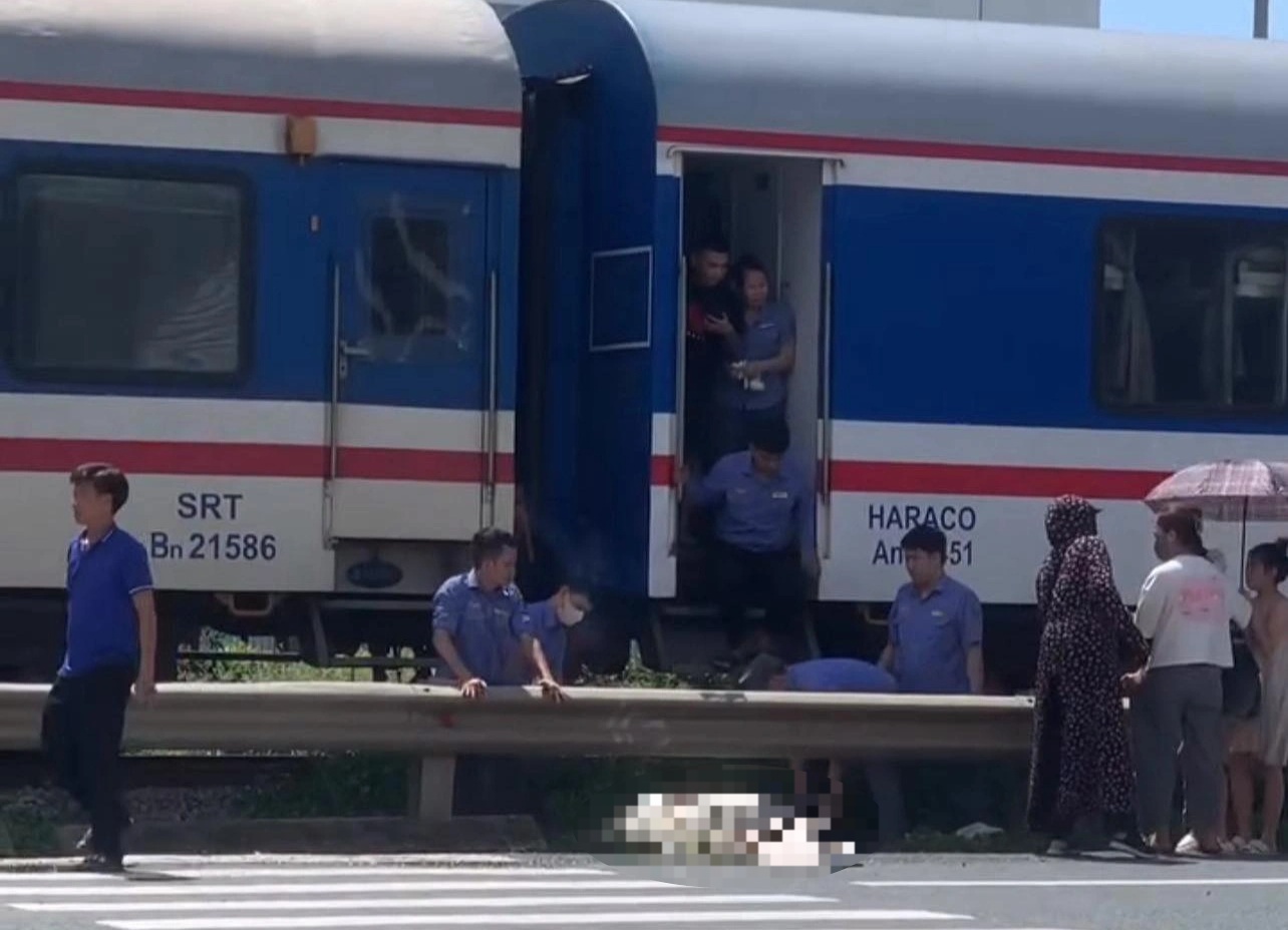 Trèo qua hộ lan đường sắt, nam thanh niên bị tàu tông tử vong - 1
