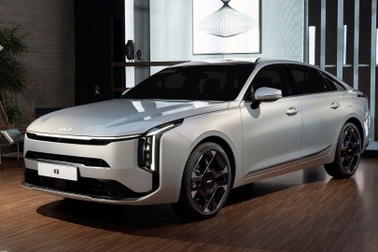 Kia K8 2025 trình làng với diện mạo hoàn toàn mới, bản hybrid ra mắt sau