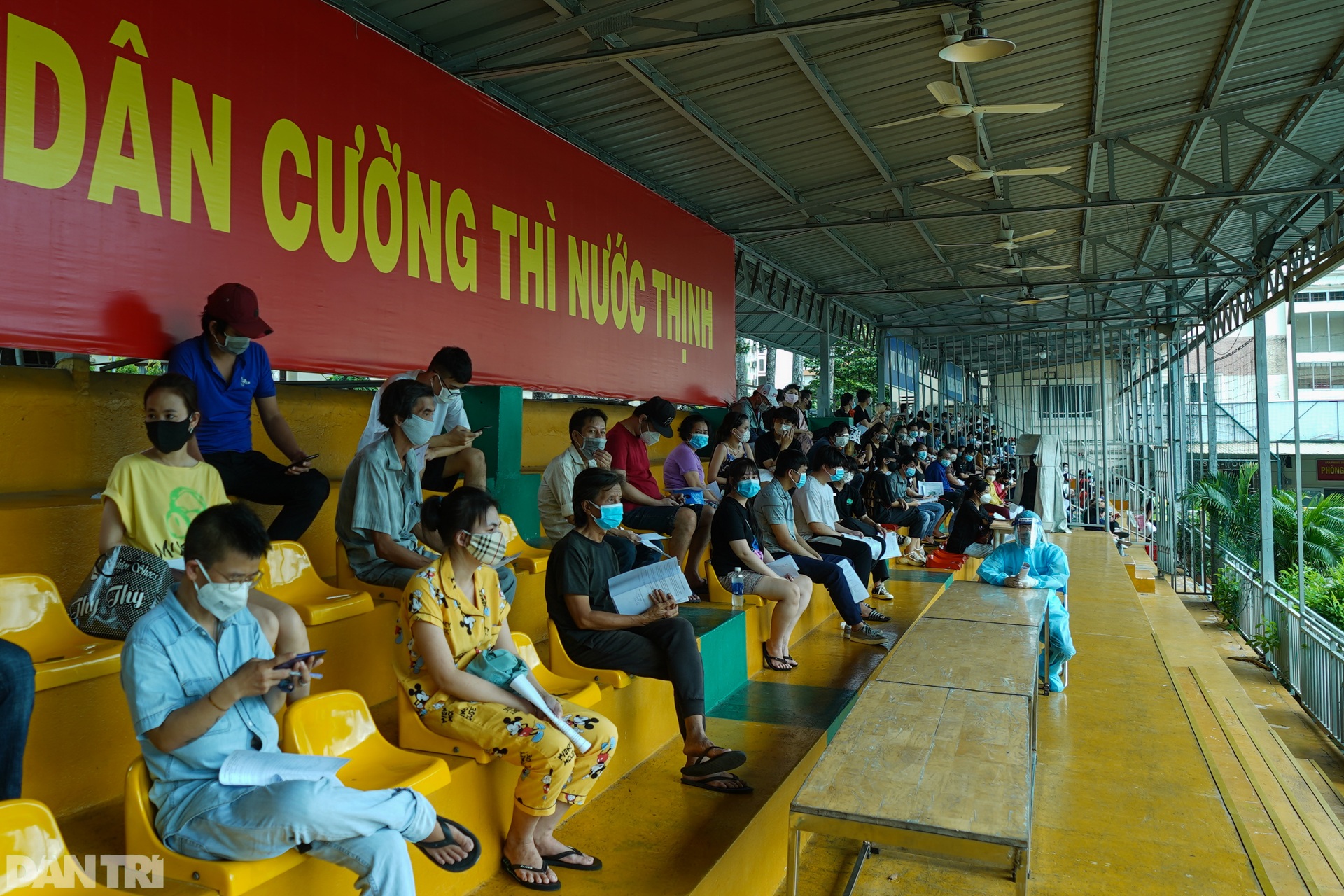 Người chưa đăng ký tạm trú ở TPHCM được tiêm vắc xin - 1 Người chưa đăng ký tạm trú ở TPHCM được tiêm vắc xin - 1