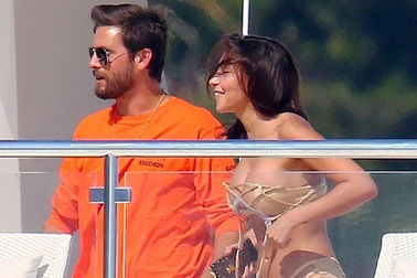 Scott Disick cặp kè với con gái của danh ca Lionel Richie