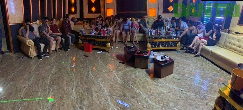 Khách sạn tổ chức cho 73 đối tượng bay lắc giữa cao điểm chống dịch - 3 Khách sạn tổ chức cho 73 đối tượng bay lắc giữa cao điểm chống dịch - 3