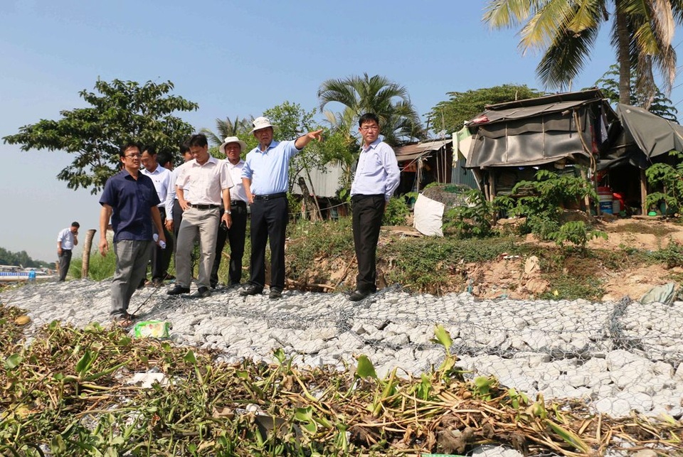 Sạt lở bờ sông, di dời khẩn cấp 2 hộ dân - 3 Sạt lở bờ sông, di dời khẩn cấp 2 hộ dân - 3