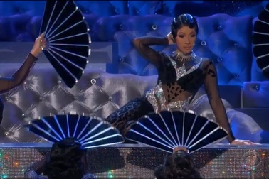 Cardi B trình diễn ca khúc Money tại Grammy Awards 2019