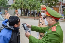 Những câu chuyện "dở khóc dở cười" của cảnh sát giao thông vùng cao