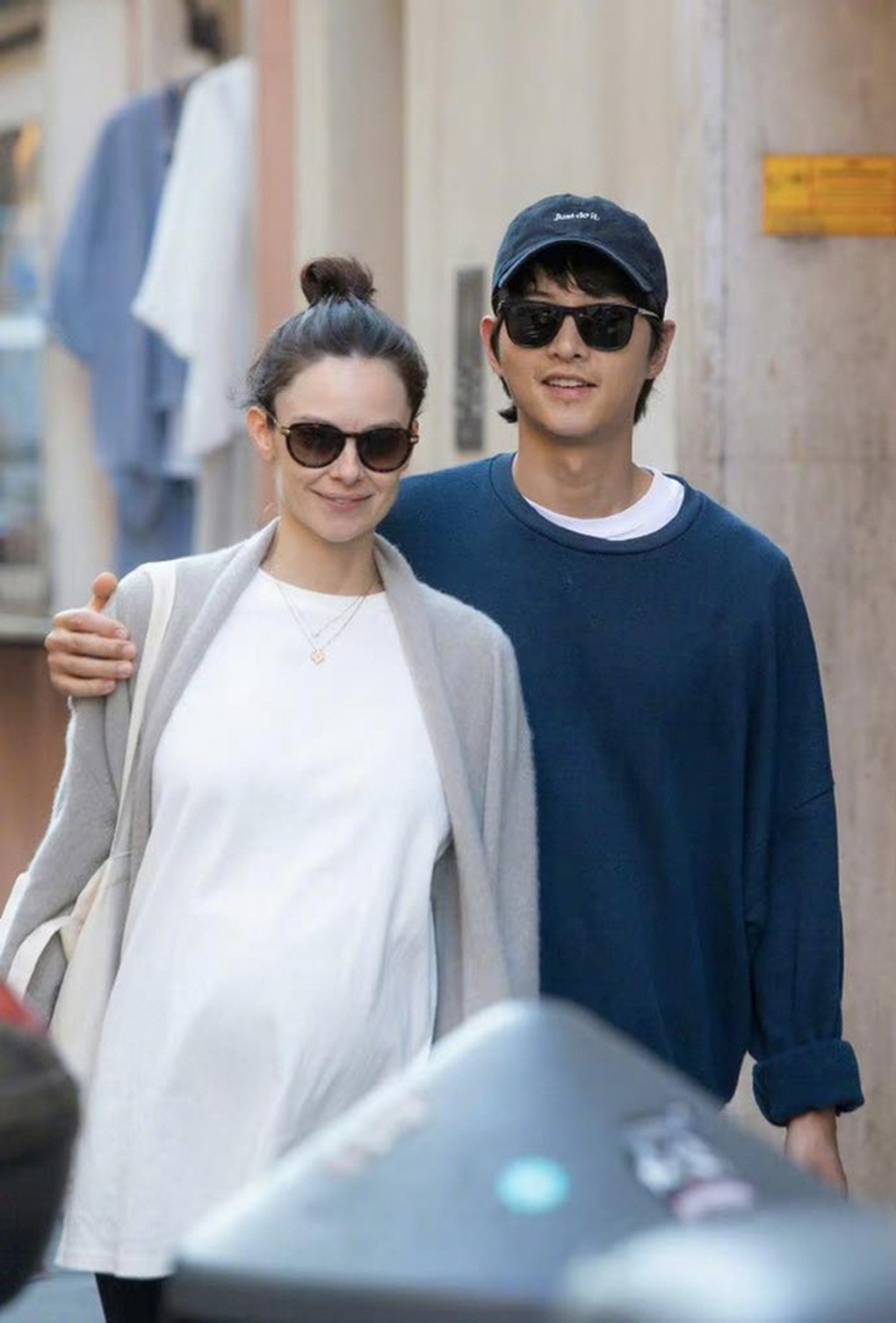 Hành động dứt khoát của Song Joong Ki để bảo vệ cuộc hôn nhân thứ hai - 1 Hành động dứt khoát của Song Joong Ki để bảo vệ cuộc hôn nhân thứ hai - 1