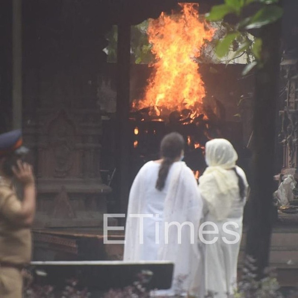 Mẹ ruột và bạn gái suy sụp trong tang lễ tài tử Cô dâu 8 tuổi - 8