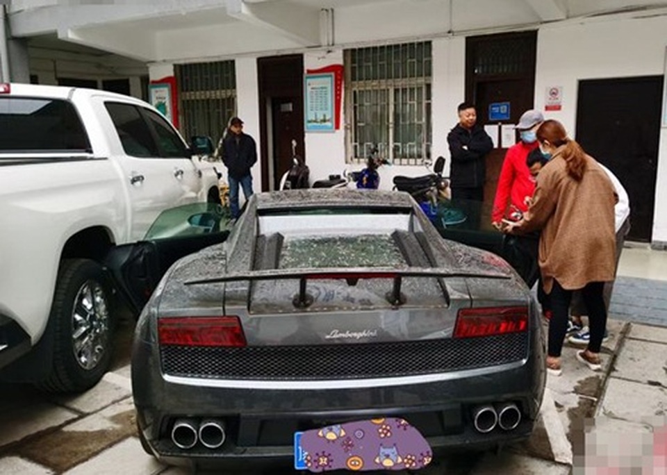 Giả làm đại thiếu gia, lừa tình cuỗm tiền tỷ của một lúc 20 cô gái - 2 Giả làm đại thiếu gia, lừa tình cuỗm tiền tỷ của một lúc 20 cô gái - 2