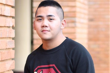 Cười lăn lộn với bản lí lịch "cực đen" của nam sinh trường Báo