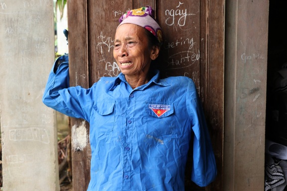 Người phụ nữ "khổ từ trong trứng”, còn một tay, mơ nền nhà cao chống lụt