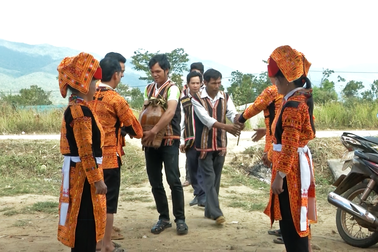 Vươn lên từ “vùng khó”, bà con người Dao vui đón tết trên Cao Nguyên