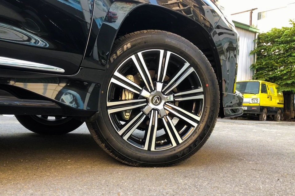 Lexus LX570 Super Sport 2021: Thay đổi nhẹ nhưng đại gia Việt vẫn săn đón - 4 Lexus LX570 Super Sport 2021: Thay đổi nhẹ nhưng đại gia Việt vẫn săn đón - 4