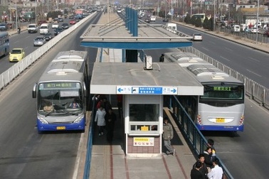 TPHCM nên phát triển loại hình xe buýt nhanh