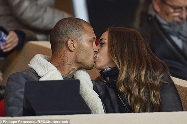 Con gái tỷ phú Topshop sinh quý tử