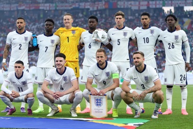 HLV Thomas Tuchel gây tranh cãi khi triệu tập tuyển Anh dự World Cup 2026