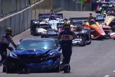 Phó chủ tịch GM lái siêu xe gây tai nạn trên đường đua Indy 500