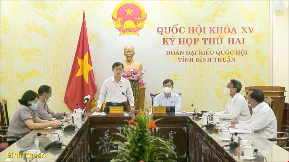 Cuối năm ai cũng lao động tiên tiến, ai cũng được giấy khen - 1 Cuối năm ai cũng lao động tiên tiến, ai cũng được giấy khen - 1
