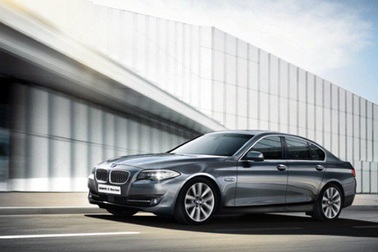 Một số hãng xe giảm giá và khuyến mại 